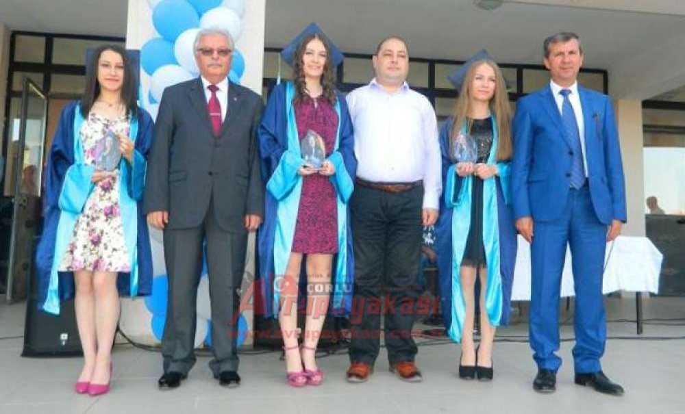 Mimar Sinan Anadolu Lisesi'nde Mezuniyet Sevinci