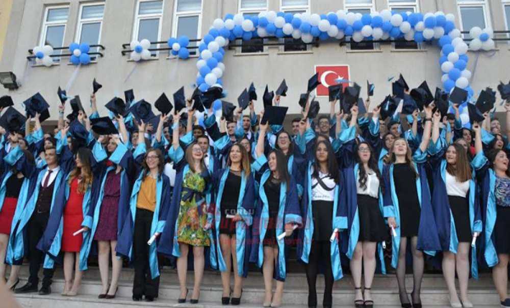 Mimar Sinan Anadolu Lisesi'nde Mezuniyet Sevinci