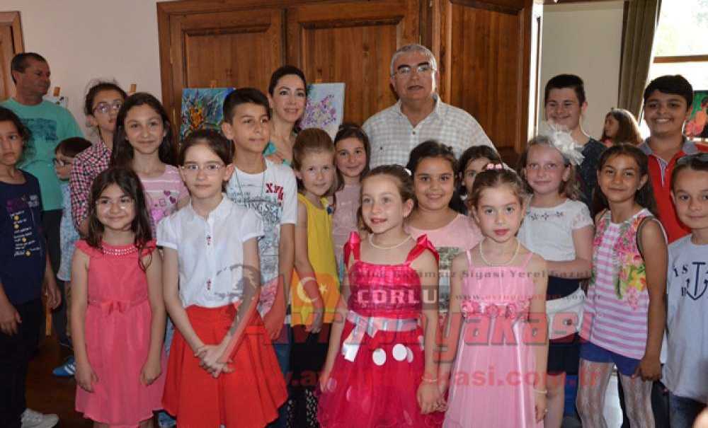Kursiyerlerin Resim Ve El Sanatları Sergisi Açıldı