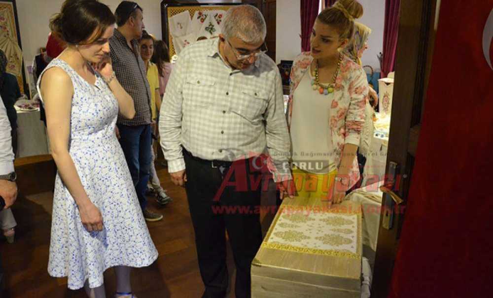 Kursiyerlerin Resim Ve El Sanatları Sergisi Açıldı