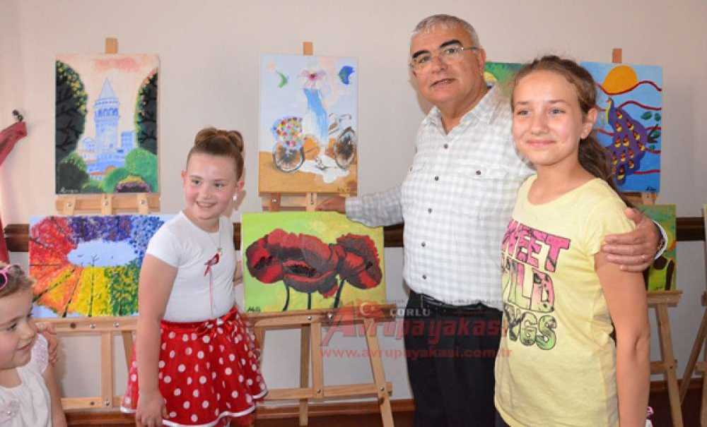 Kursiyerlerin Resim Ve El Sanatları Sergisi Açıldı