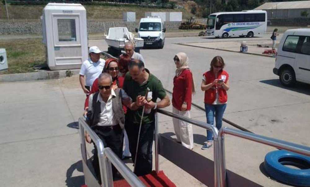 Kızılay Çorlu Şubesi`nden Huzurevi Sakinleri Ve Yetim Çocuklara Gemi Turu