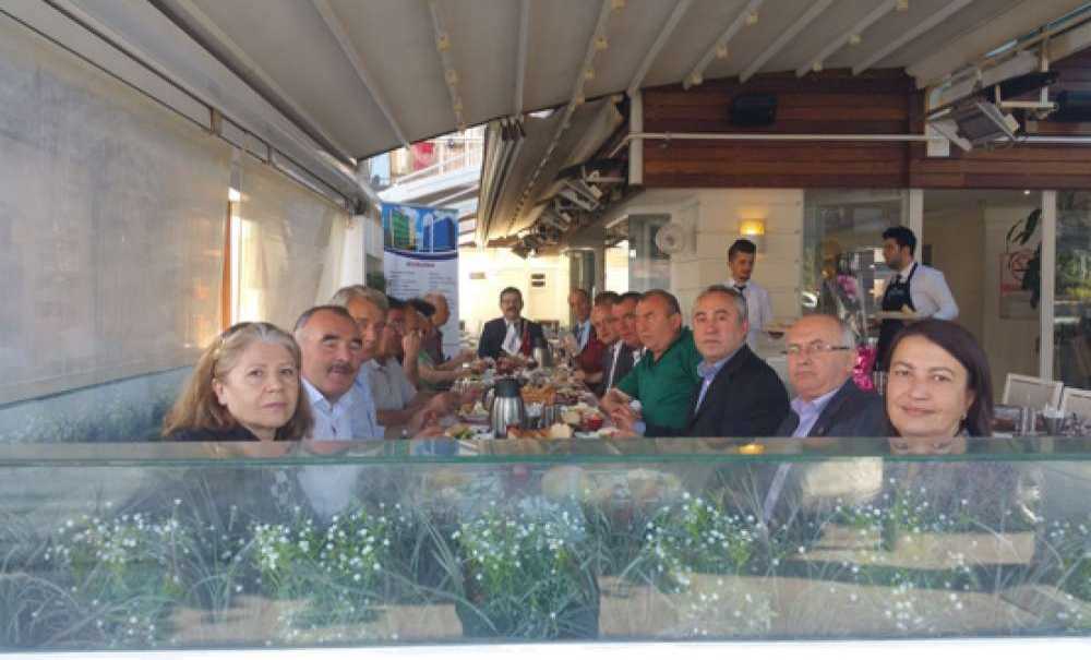 İrmet Hospital Muhtarlarla Bir Araya Geldi