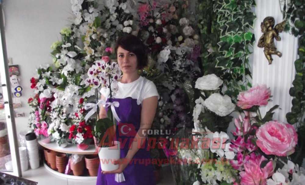 Lilyum Çiçekçilik İşletmecisi Kübra Çimlikaya: “Çiçek Yaşamın Her Döneminde Hayattır”