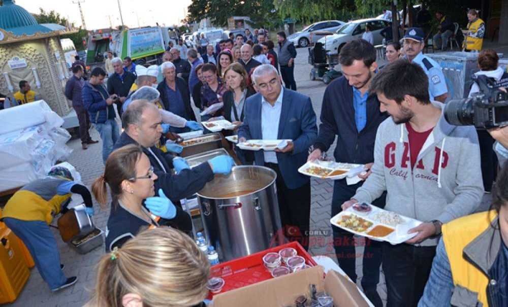 Çorlu Belediyesi`nin Mahalle İftarlarına Önerler`de Devam Edildi