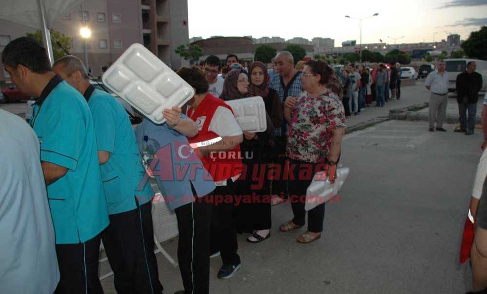 Kızılay Çorlu Devlet Hastanesi'nde İftar Düzenledi