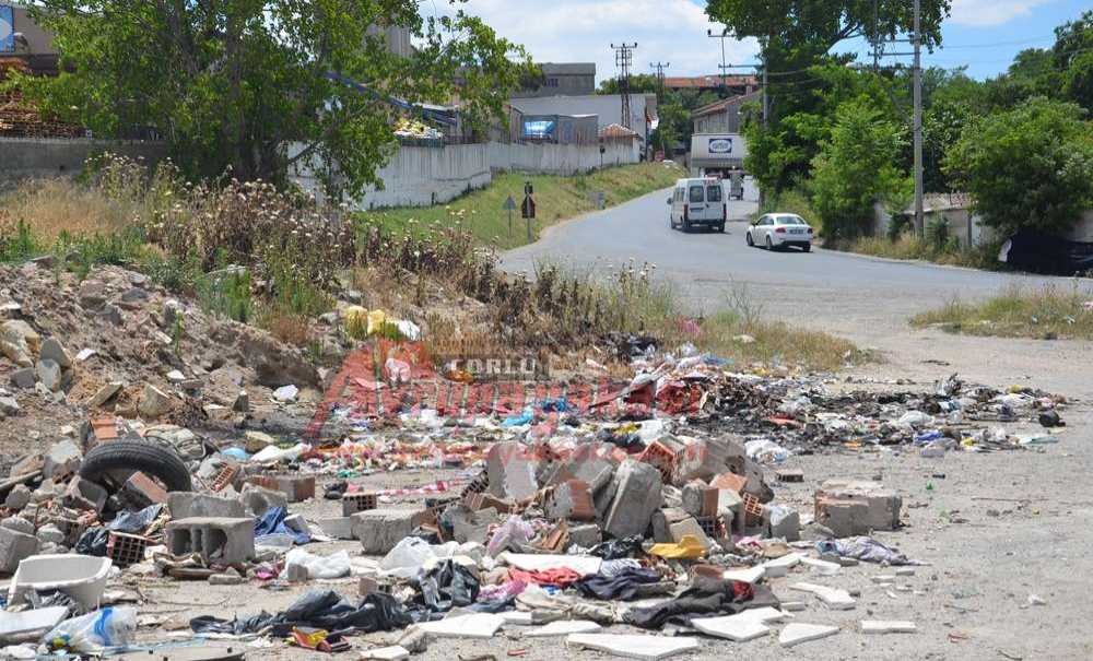 Bunları Kim Döküyor?