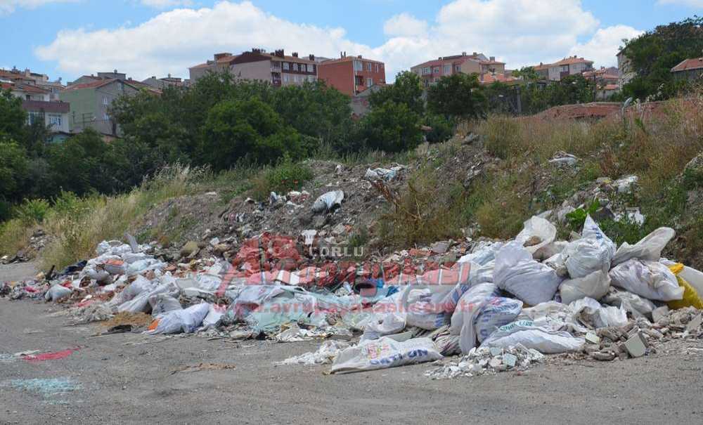 Bunları Kim Döküyor?