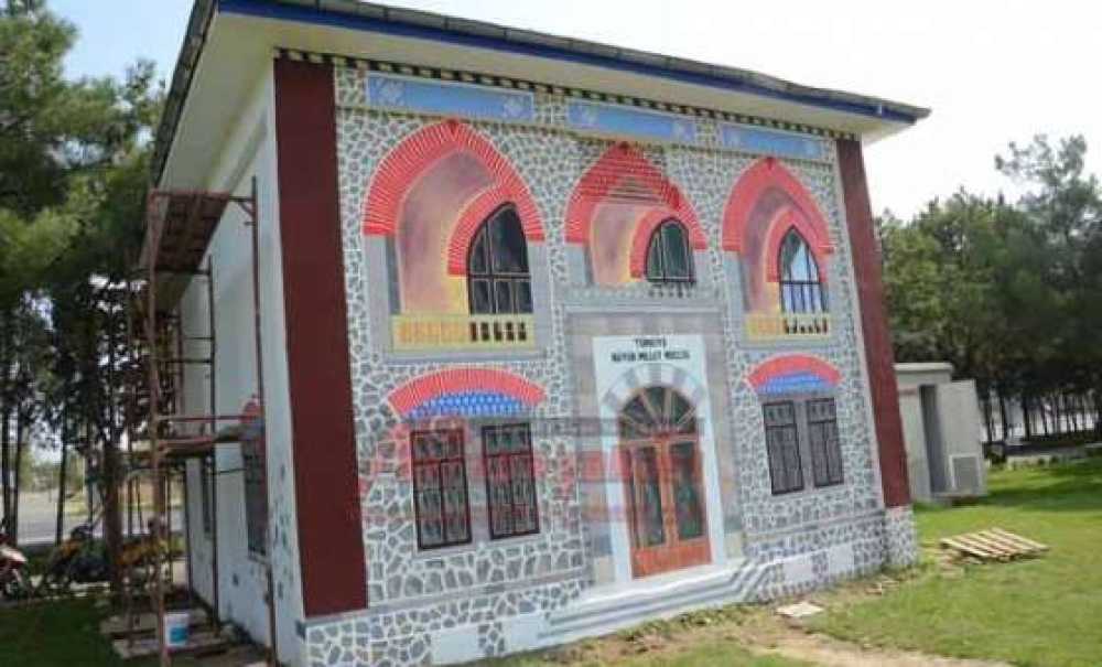 İlk Meclis Cumhuriyet Parkında