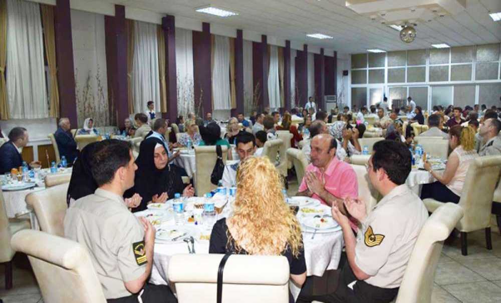 Kolordu Komutanı Korgeneral Erdoğan'dan Şehit Aileleri Ve Gazilere İftar