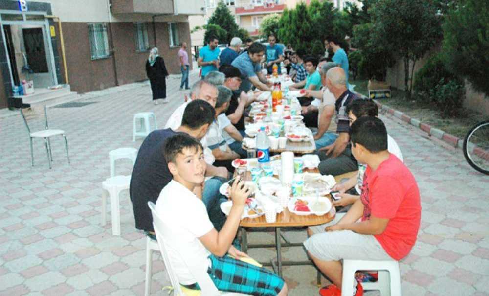 Anadolu Sitesi Sakinleri İftarda Bir Araya Geldi