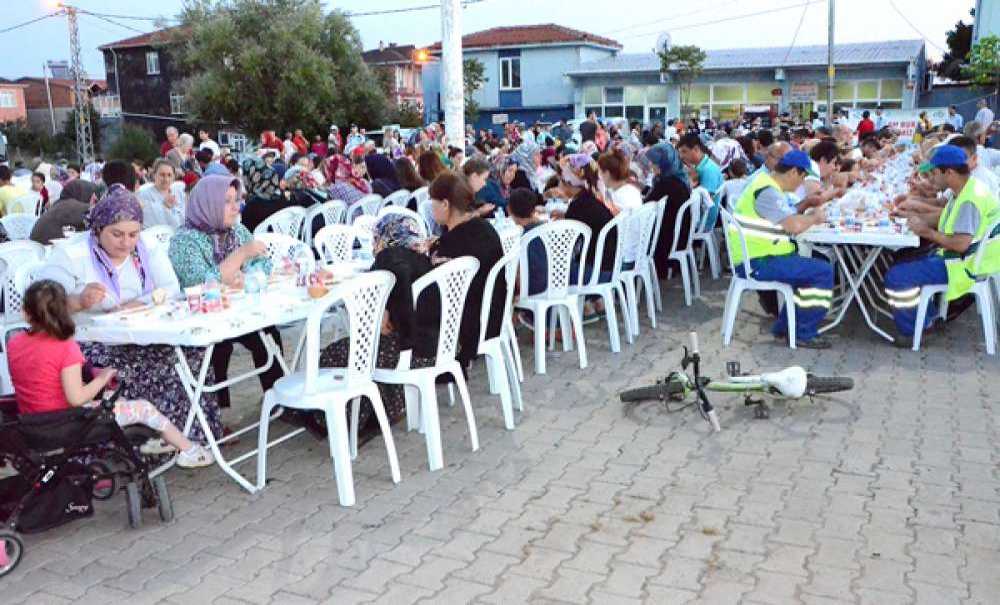 Çorlu Belediyesi'nin İftar Yemekleri Devam Ediyor