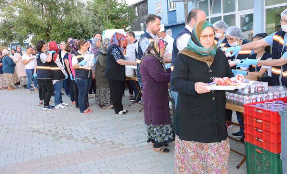 Çorlu Belediyesi'nin İftar Yemekleri Devam Ediyor