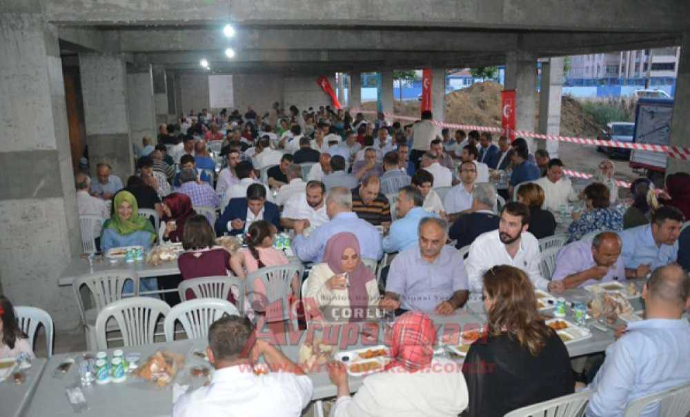 İlim Yayma Cemiyeti Çorlu Şubesi'nden İftar Yemeği