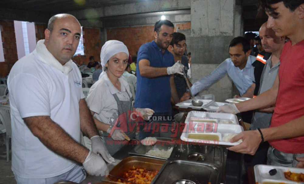 İlim Yayma Cemiyeti Çorlu Şubesi'nden İftar Yemeği