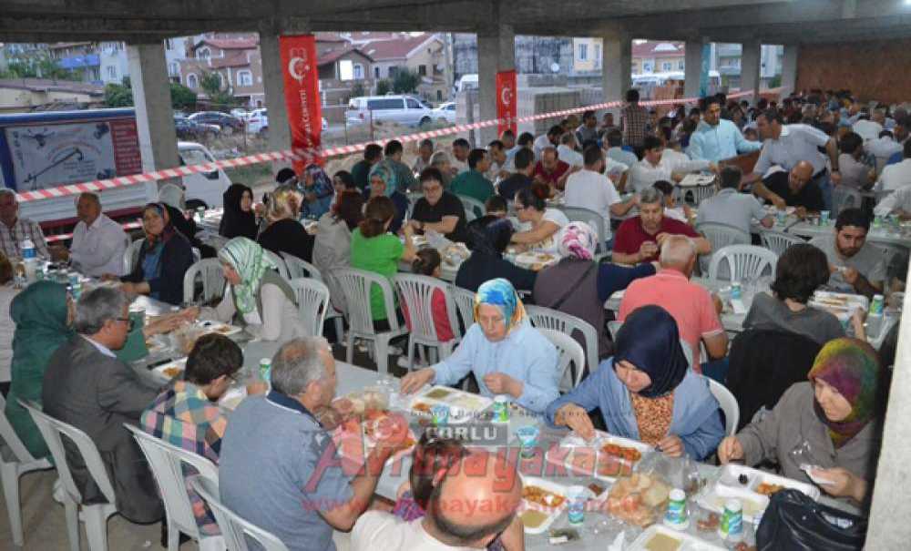 İlim Yayma Cemiyeti Çorlu Şubesi'nden İftar Yemeği