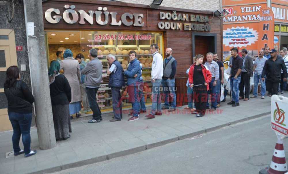 Bir Ramazan Klasiği Sıcak Pide Kuyruğu