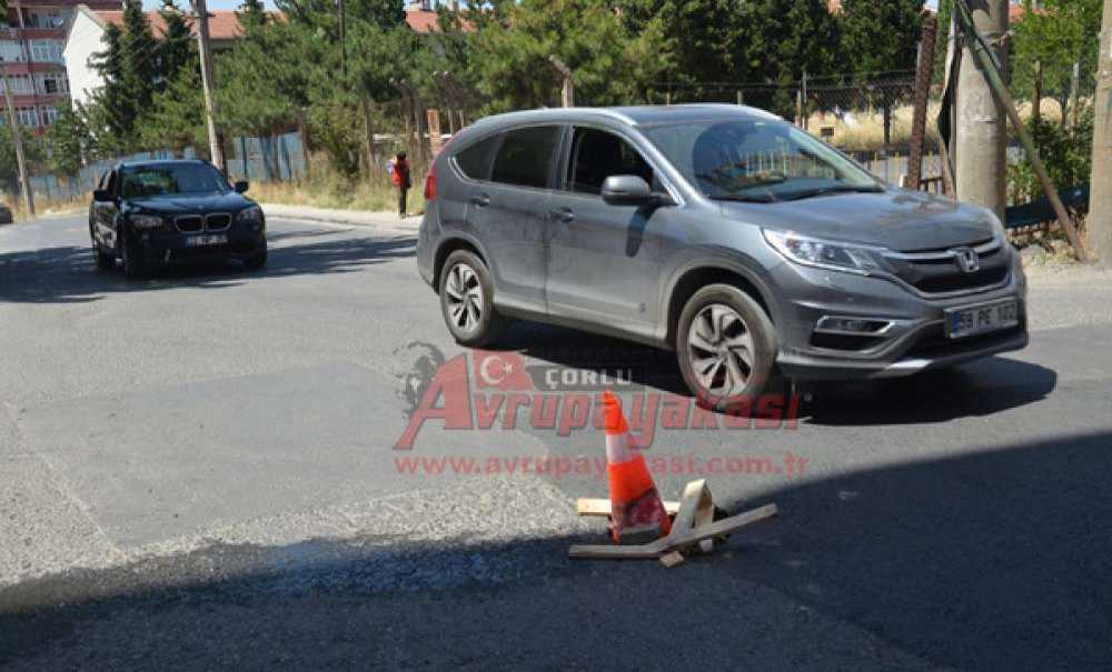 Yol Çöktü Esnaf Tedbir Aldı