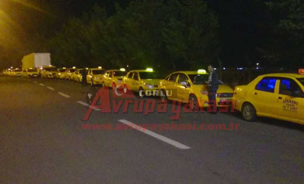 İstanbul'daki Terör Saldırısının Ardından Uçaklar Çorlu Havalimanı'na İndi