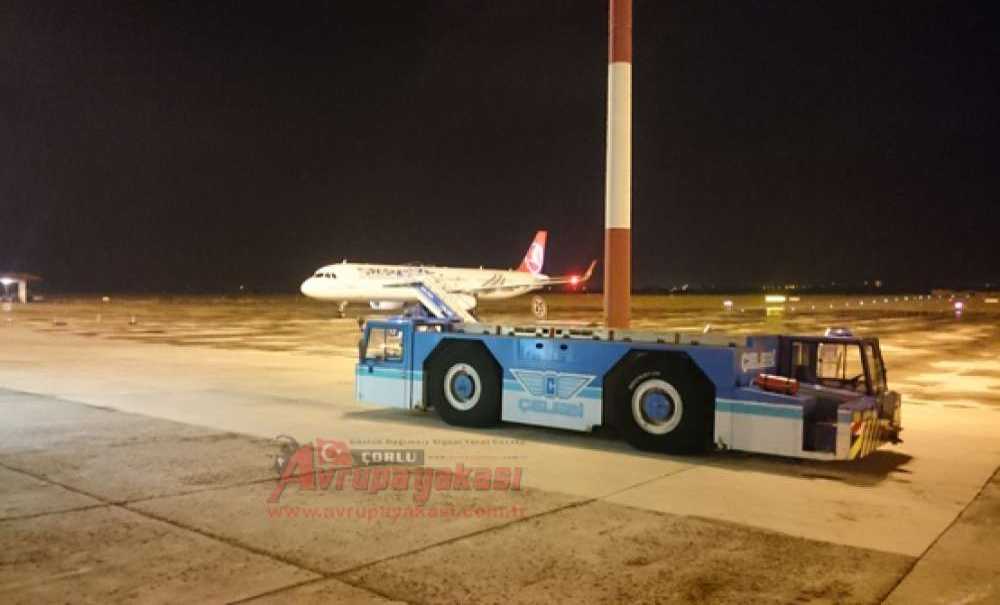 İstanbul'daki Terör Saldırısının Ardından Uçaklar Çorlu Havalimanı'na İndi
