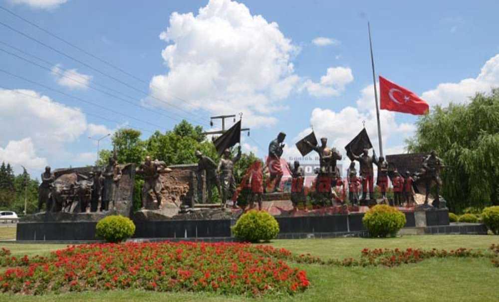 Çorlu'da Bayraklar Yarıya İndirildi