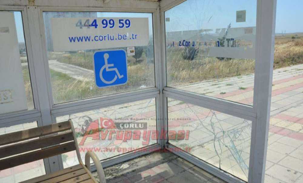 Bu Otobüs Durağı Yakışmıyor