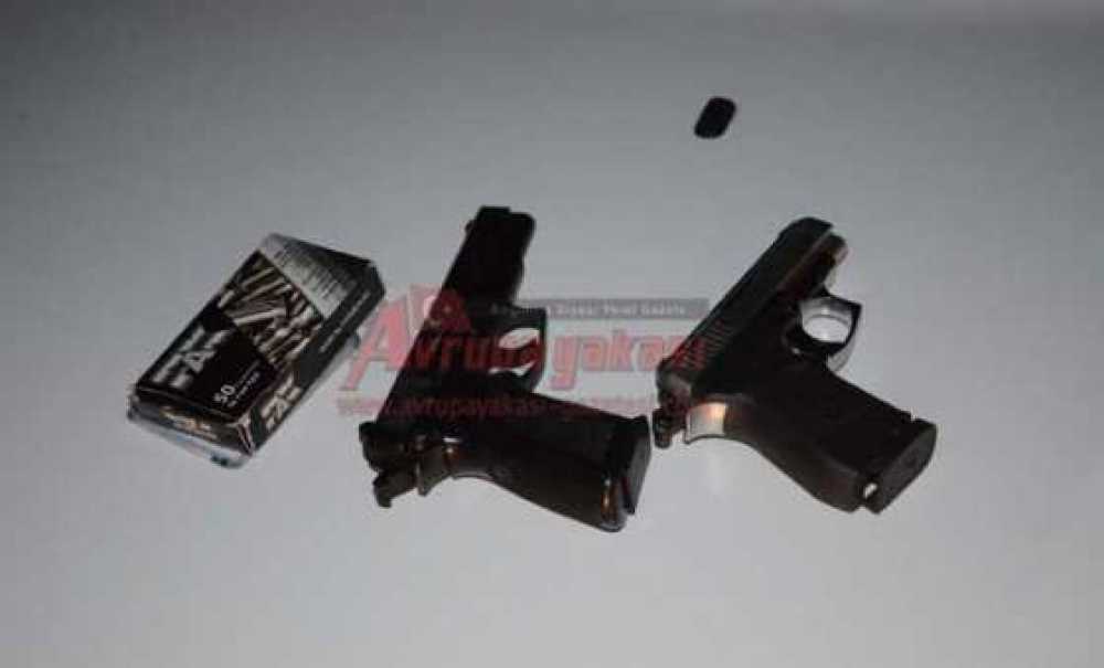 1 Otomobilde 2 Silah