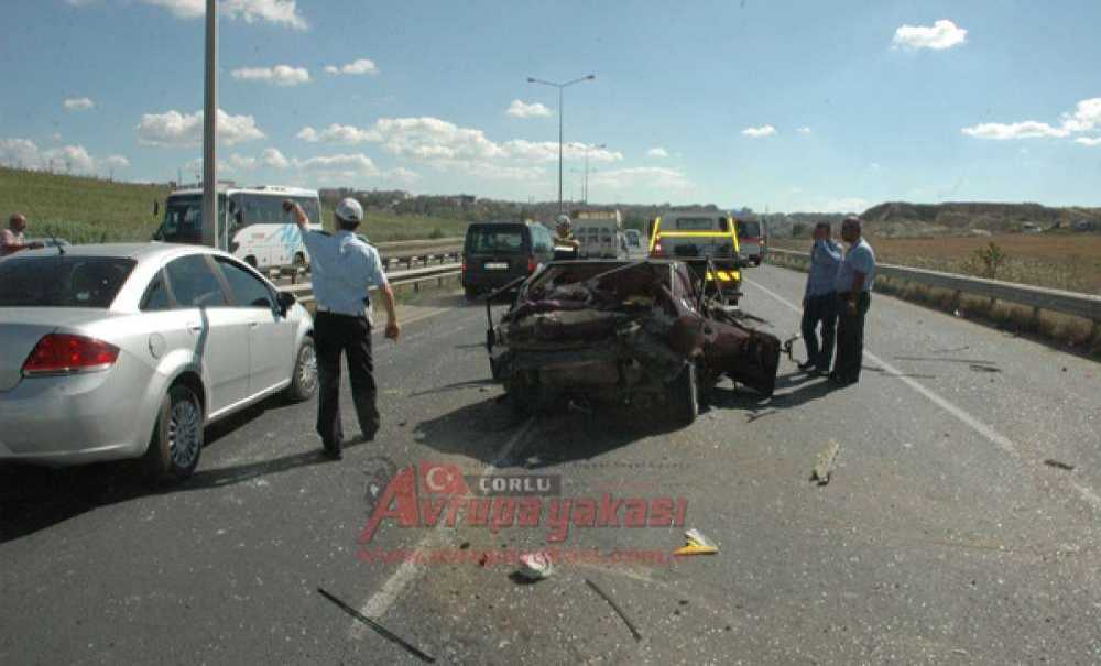 Otomobil, Minibüs, Tir Ve Traktöre Çarptı 4 Yaralı