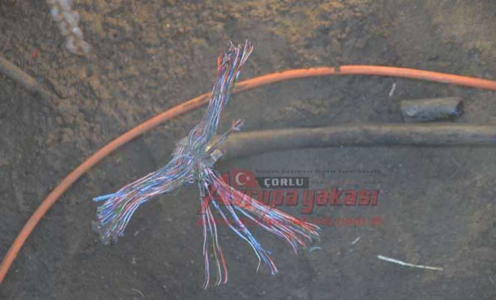 Çalmak İçin Kabloları Kestiler