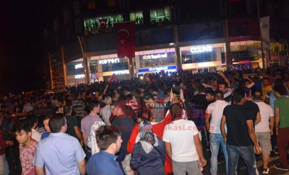 Cumhuriyetimiz Dimdik Ayakta