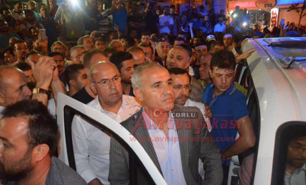 Cumhuriyetimiz Dimdik Ayakta