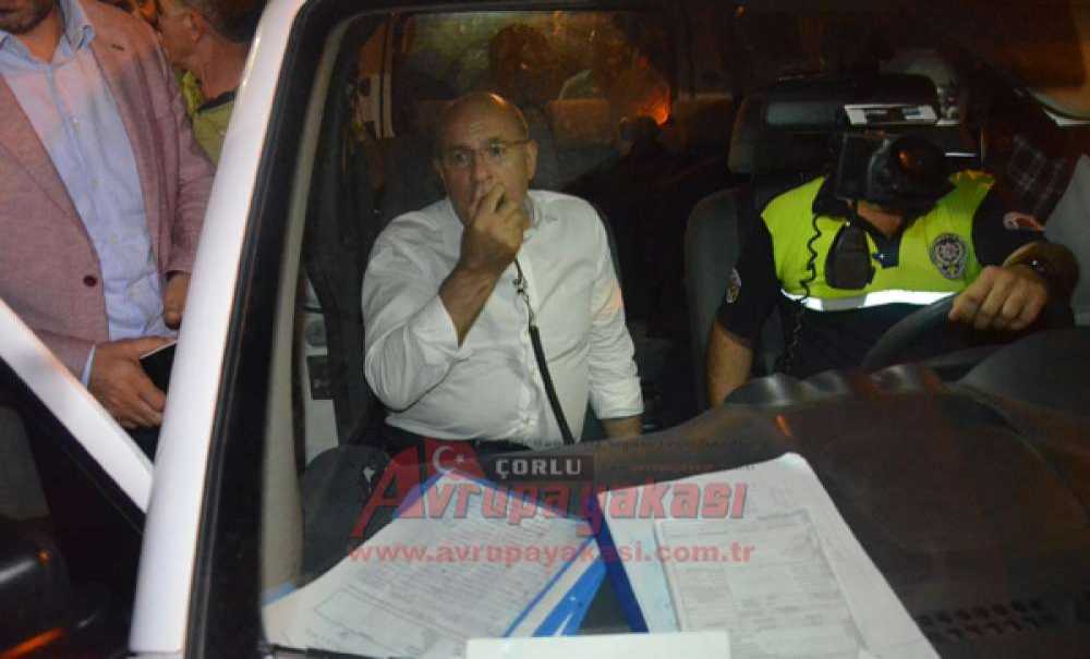 Cumhuriyetimiz Dimdik Ayakta