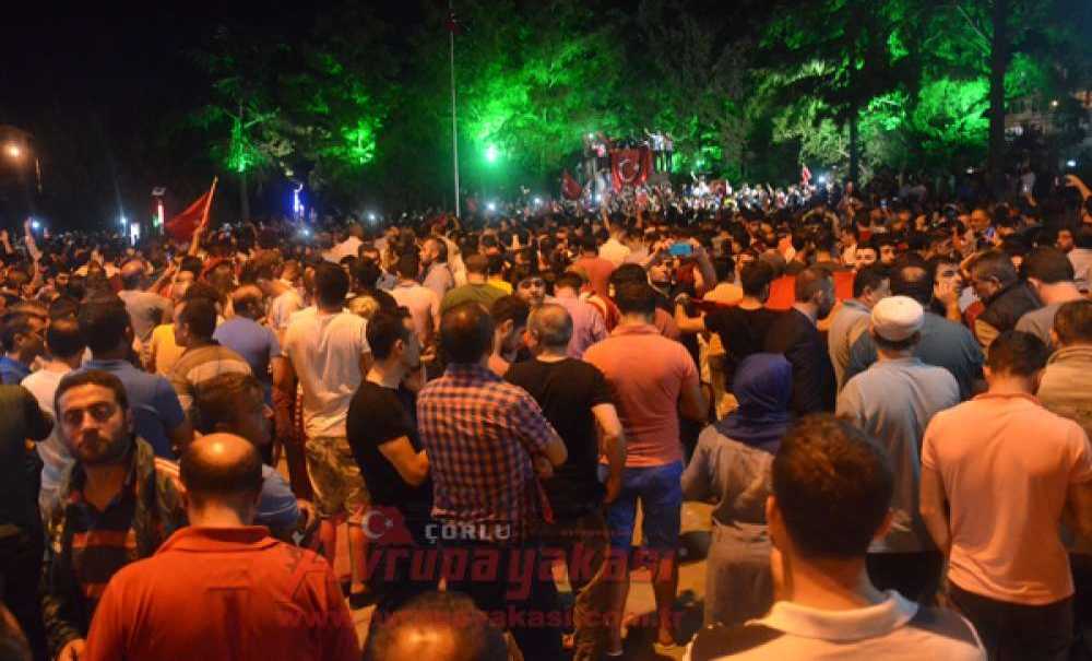 Cumhuriyetimiz Dimdik Ayakta