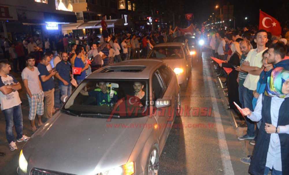 Cumhuriyetimiz Dimdik Ayakta