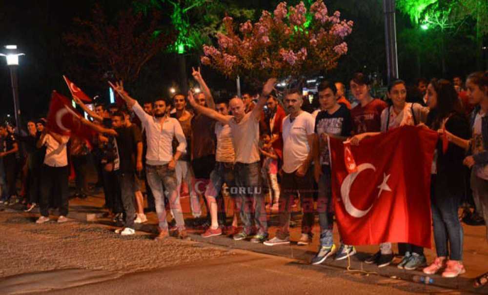 Çorlu Demokrasi Nöbeti Tutuyor