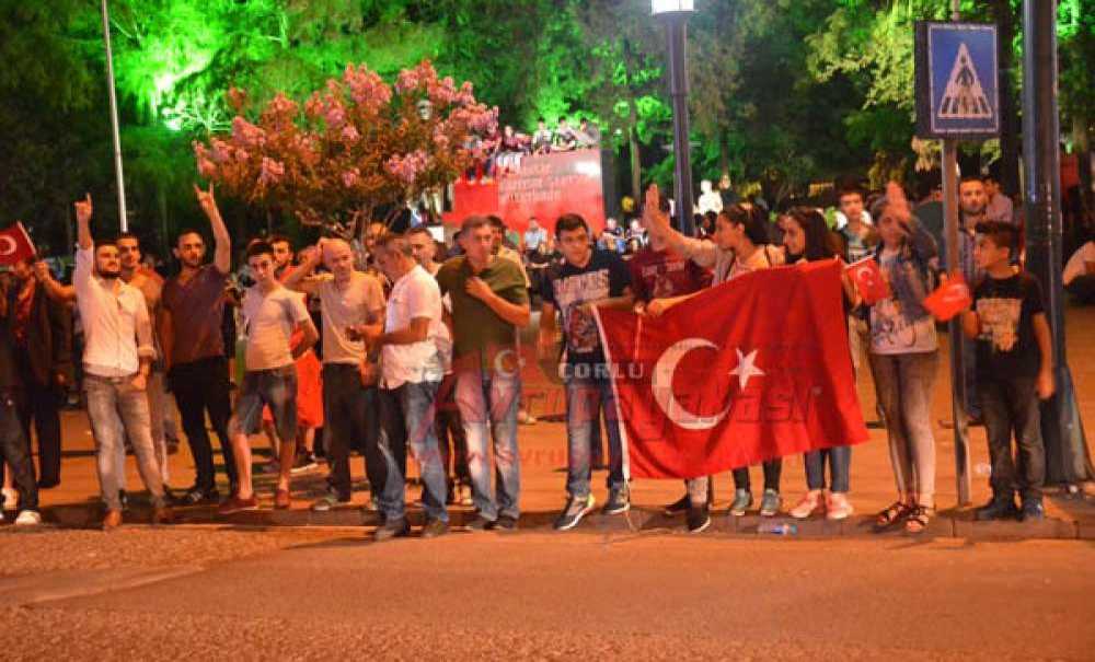 Çorlu Demokrasi Nöbeti Tutuyor