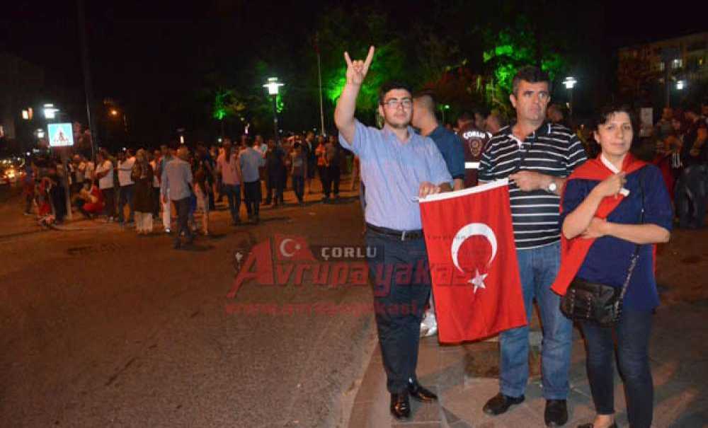 Çorlu Demokrasi Nöbeti Tutuyor