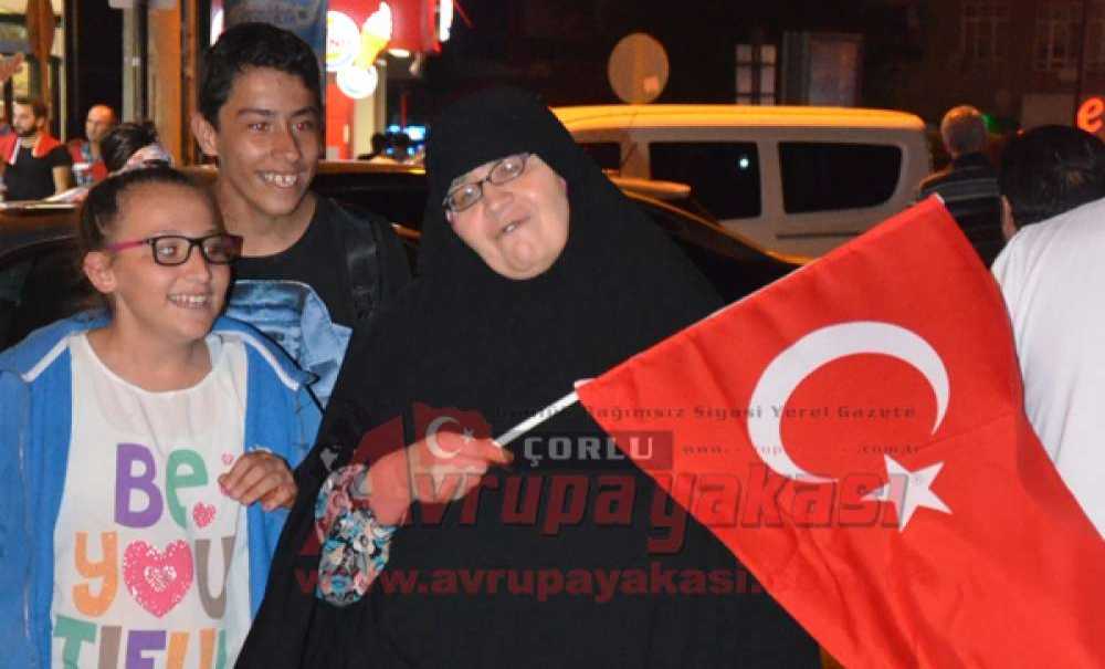 Çorlu'nun Demokrasi Nöbeti Sürüyor