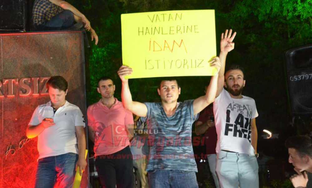 Çorlu'nun Demokrasi Nöbeti Sürüyor