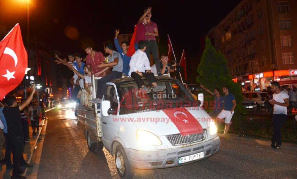 Çorlu'nun Demokrasi Nöbeti Sürüyor