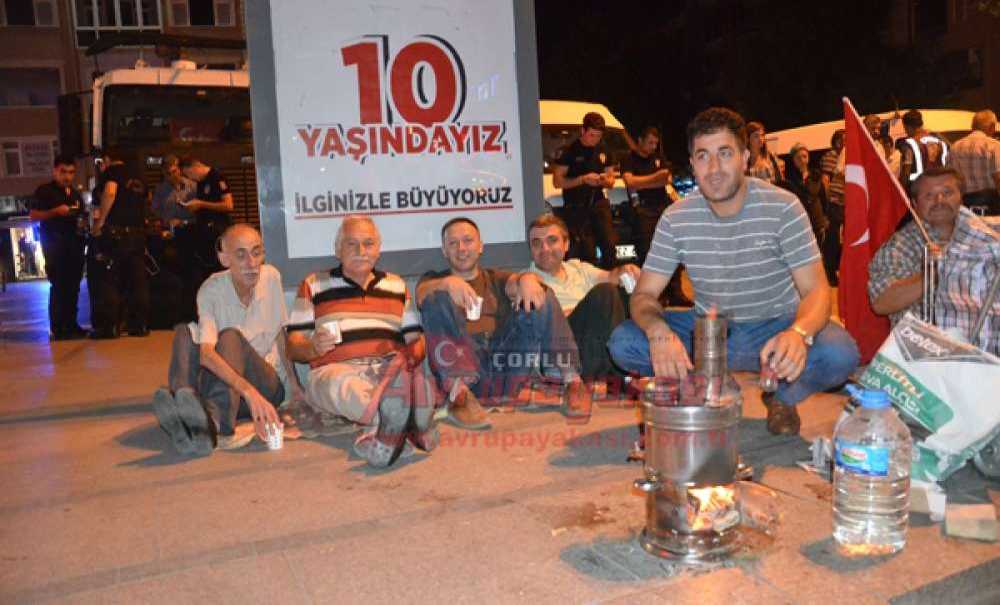 Çorlu'nun Demokrasi Nöbeti Sürüyor