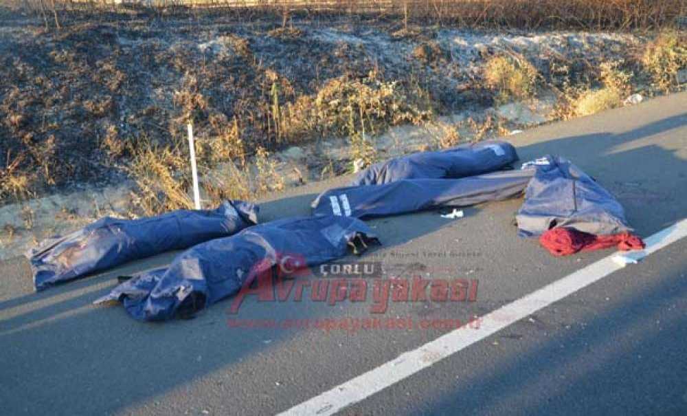 Otomobil İki Tir'ın Arasında Kaldı: 5 Ölü