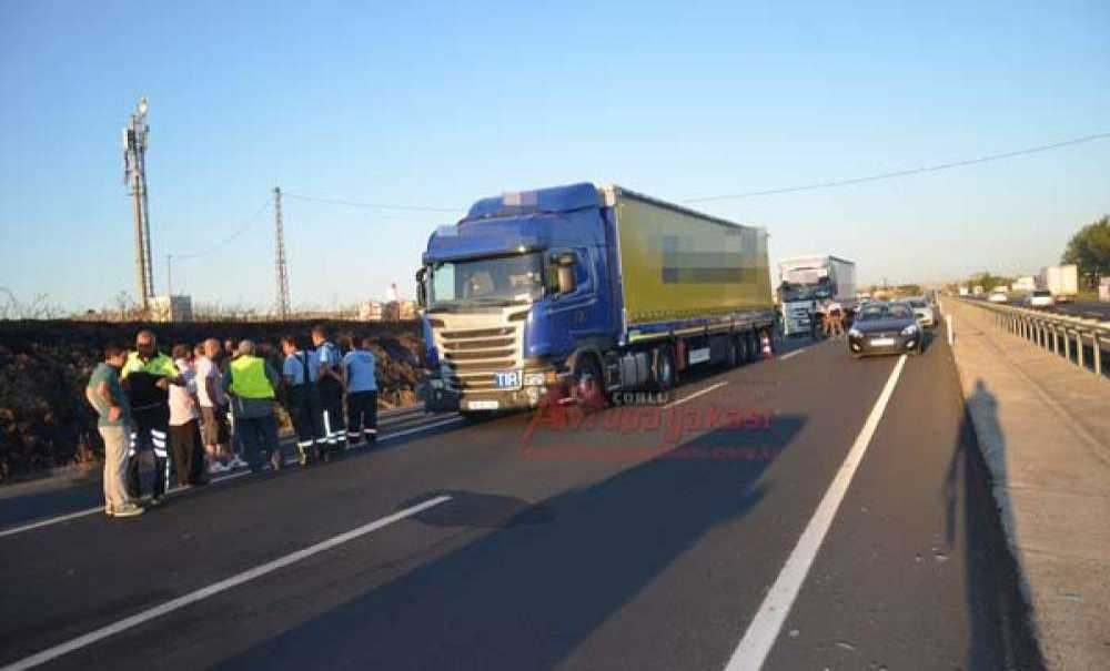 Otomobil İki Tir'ın Arasında Kaldı: 5 Ölü
