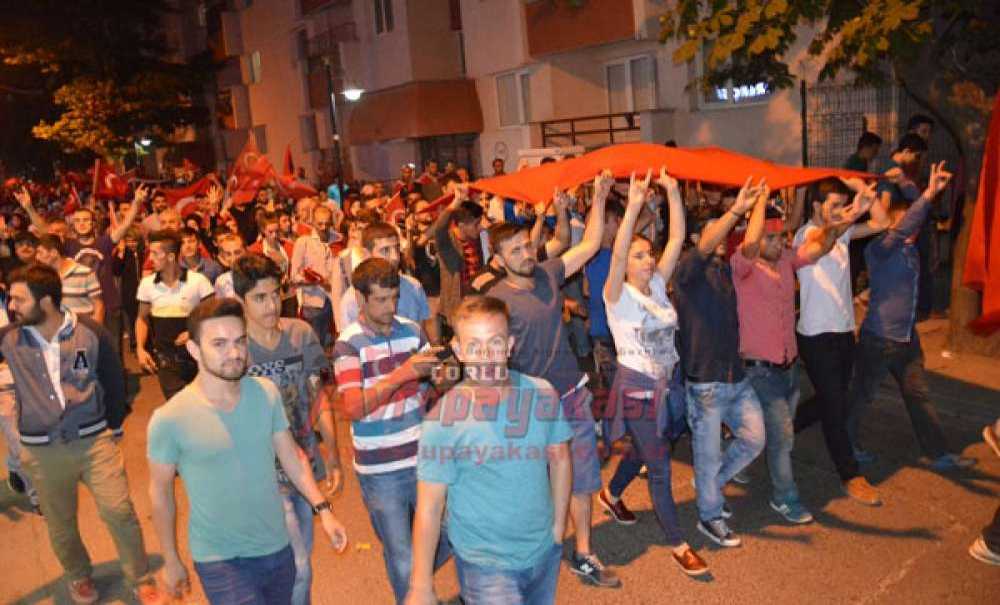 Demokrasi Nöbeti Devam Ediyor