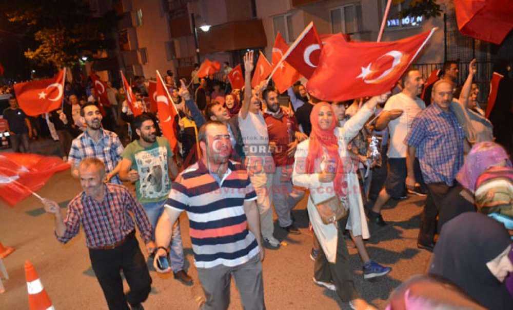 Demokrasi Nöbeti Devam Ediyor