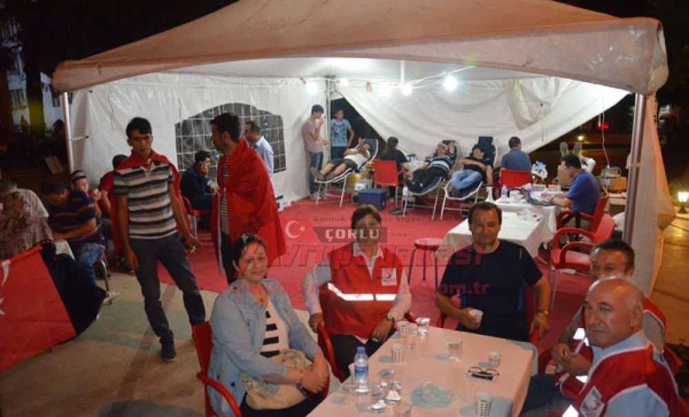 Demokrasi Nöbetinde Kızılay'dan Kan Bağış Kampanyası