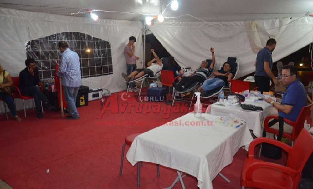 Demokrasi Nöbetinde Kızılay'dan Kan Bağış Kampanyası