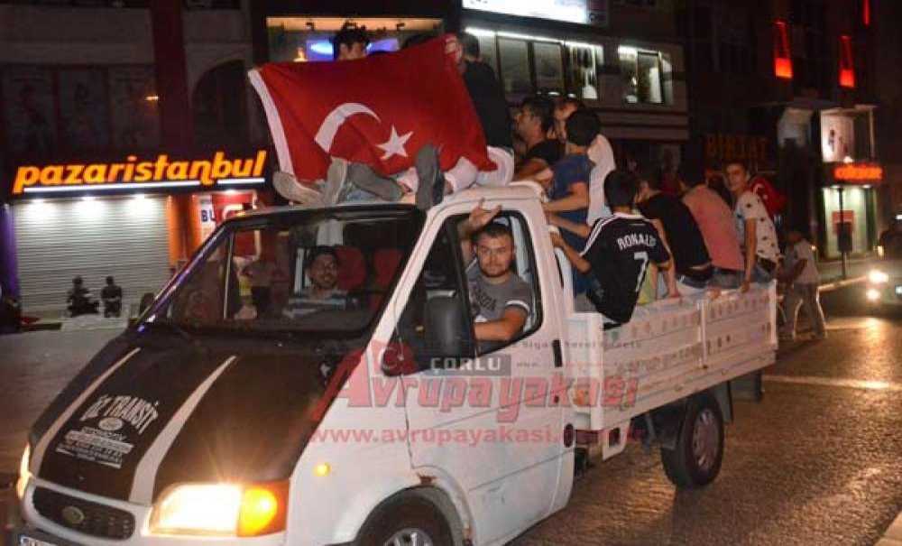 Demokrasi Nöbetinde Büyük Coşku