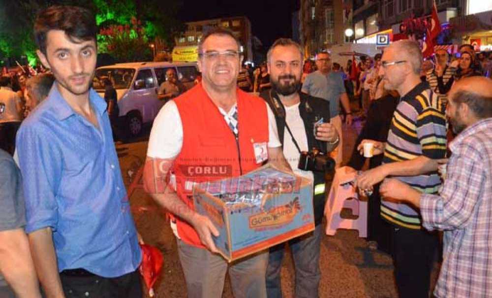 Çorlu'da Demokrasi Nöbeti Sürüyor