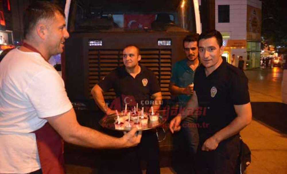 Çorlu'da Demokrasi Nöbeti Sürüyor